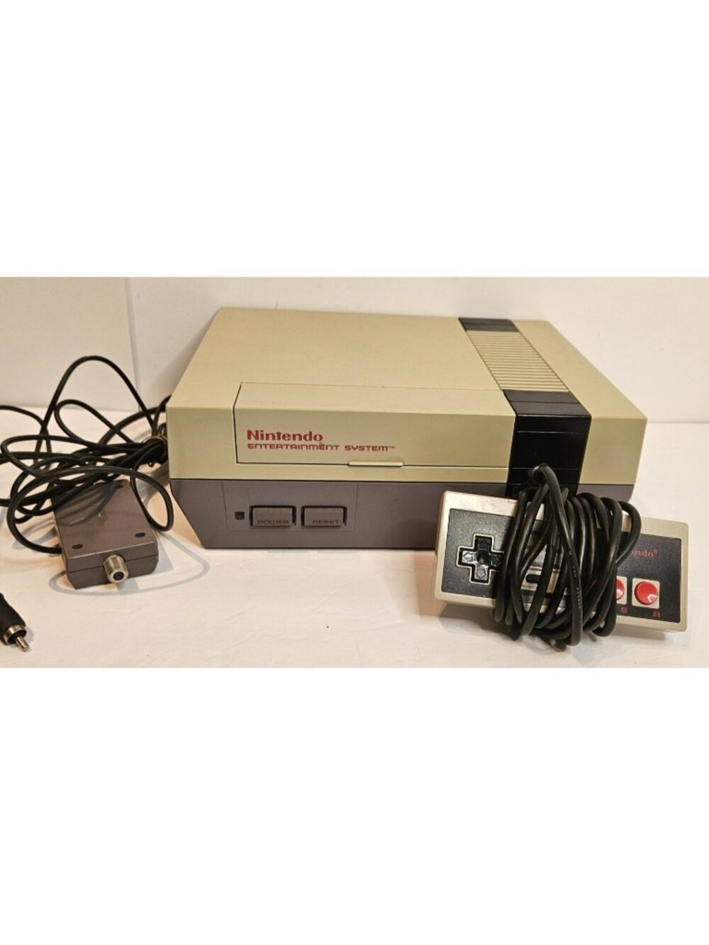 Nintendo NES-001 Console & 1 Controller - TV Cables * No Power Ac - TESTED